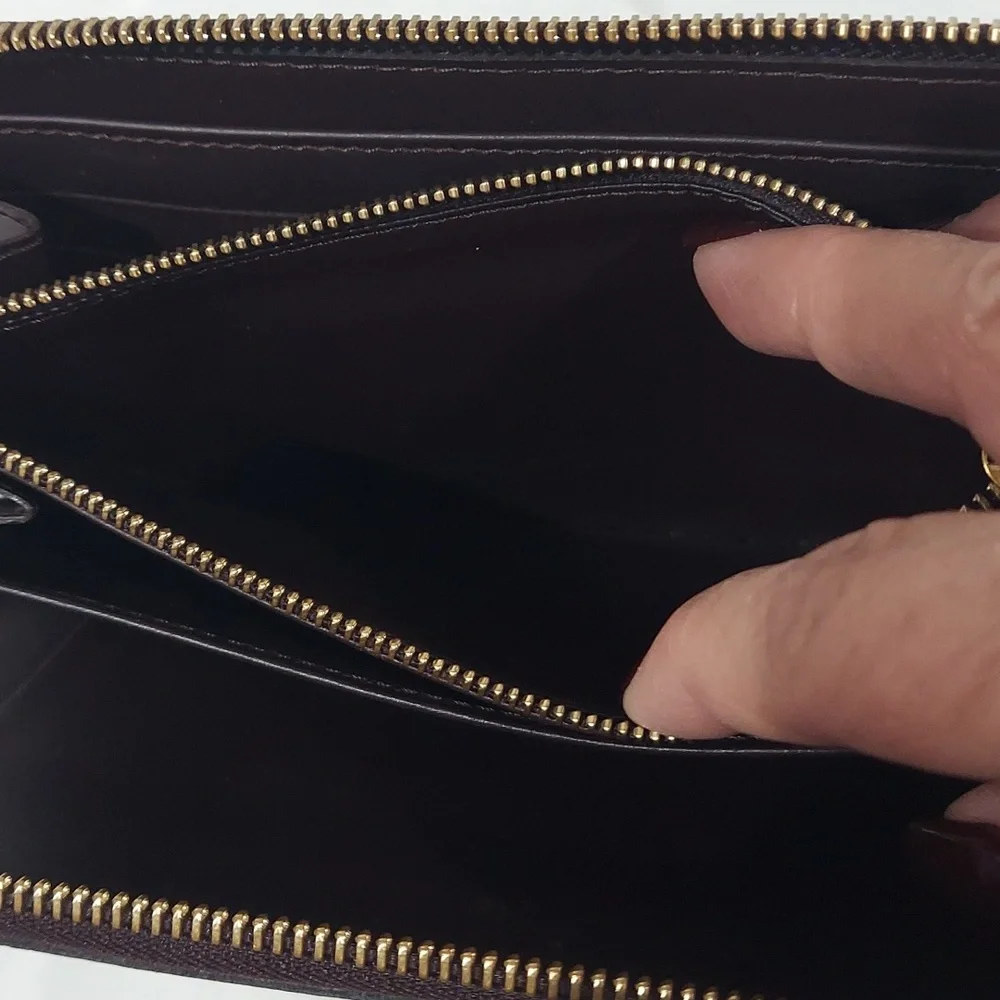 Authentic Louis Vuitton Amarante Vernis Zippy Wallet Organizer